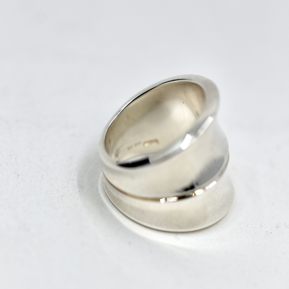 Gucci Ring Size 4.5 - Picture 8 of 12